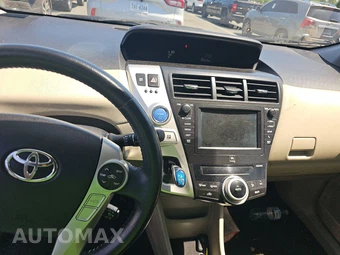 2014 Toyota Prius v Five – miniatura 11