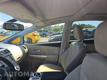2014 Toyota Prius v Five – miniatura 17