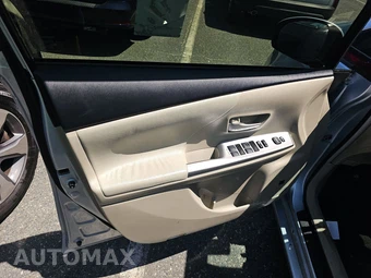 2014 Toyota Prius v Five – miniatura 9