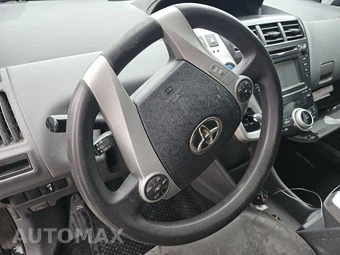 2014 Toyota Prius v Three – miniatura 10
