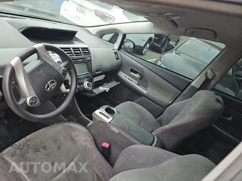 2014 Toyota Prius v Three – miniatura 11