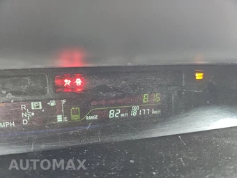 2014 Toyota Prius v Three – miniatura 12