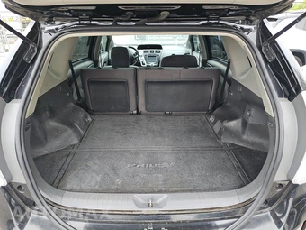 2014 Toyota Prius v Three – miniatura 16