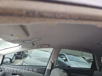 2014 Toyota Prius v Three – miniatura 18
