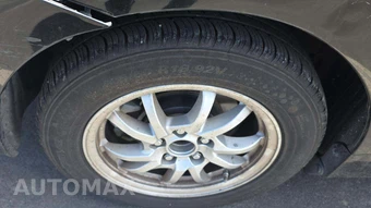 2014 Toyota Prius v Three – miniatura 28