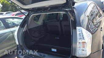 2014 Toyota Prius v Three – miniatura 31
