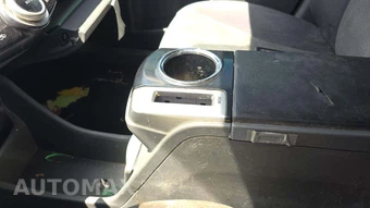 2014 Toyota Prius v Three – miniatura 32