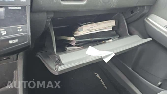 2014 Toyota Prius v Three – miniatura 33