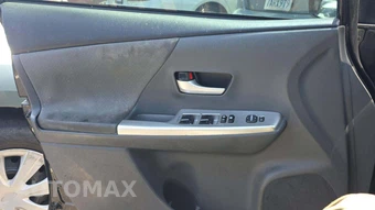 2014 Toyota Prius v Three – miniatura 35