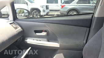 2014 Toyota Prius v Three – miniatura 40
