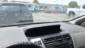 2014 Toyota Prius v Three – miniatura 42