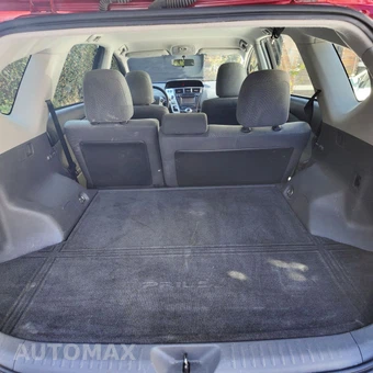 2014 Toyota Prius v Three - miniatura 11