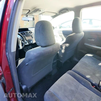 2014 Toyota Prius v Three - miniatura 12