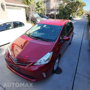 2014 Toyota Prius v Three - miniatura 2