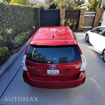 2014 Toyota Prius v Three - miniatura 6