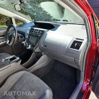 2014 Toyota Prius v Three - miniatura 7