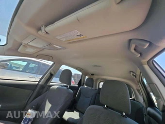 2014 Toyota Prius v Three – miniatura 11