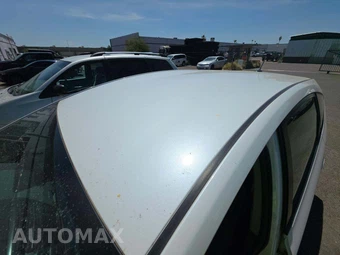2014 Toyota Prius v Three – miniatura 12
