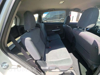 2014 Toyota Prius v Three – miniatura 16
