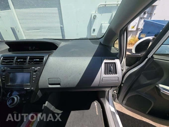 2014 Toyota Prius v Three – miniatura 19