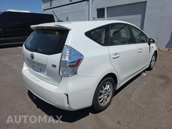2014 Toyota Prius v Three – miniatura 3