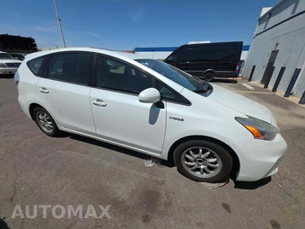 2014 Toyota Prius v Three – miniatura 4