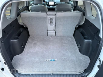 2014 Toyota RAV4 EV - miniatura 32