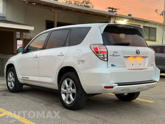 2014 Toyota RAV4 EV - miniatura 9