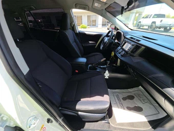 2014 Toyota RAV4 LE – miniatura 18