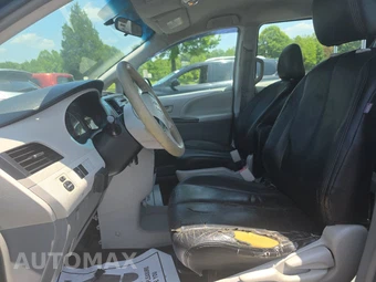 2014 Toyota Sienna L 7-Passenger 119.3" WB - miniatura 7