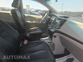 2014 Toyota Sienna L 7-Passenger 119.3" WB - miniatura 8