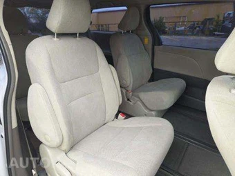 2014 Toyota Sienna L 7-Passenger 119.3" WB - miniatura 17