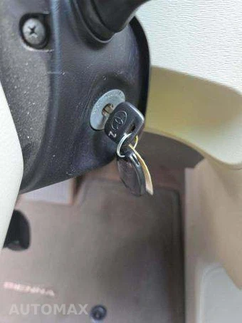 2014 Toyota Sienna L 7-Passenger 119.3" WB - miniatura 8