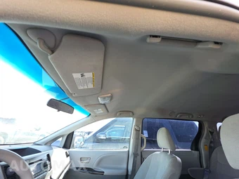 2014 Toyota Sienna L 7-Passenger 119.3" WB - miniatura 21