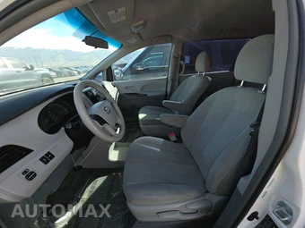 2014 Toyota Sienna L 7-Passenger 119.3" WB - miniatura 7