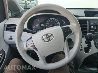 2014 Toyota Sienna L 7-Passenger 119.3" WB - miniatura 10