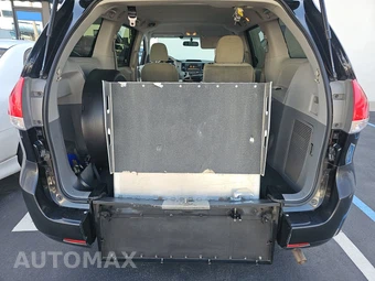 2014 Toyota Sienna L 7-Passenger 119.3" WB - miniatura 15