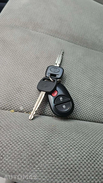 2014 Toyota Sienna L 7-Passenger 119.3" WB - miniatura 17