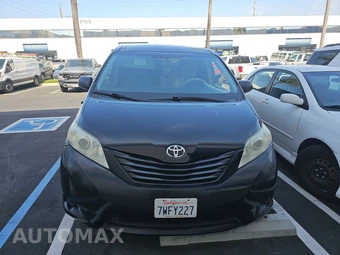 2014 Toyota Sienna L 7-Passenger 119.3" WB - miniatura 2