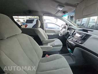 2014 Toyota Sienna L 7-Passenger 119.3" WB - miniatura 8