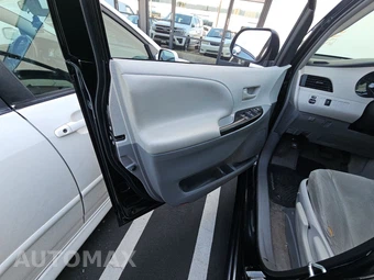 2014 Toyota Sienna L 7-Passenger 119.3" WB - miniatura 9