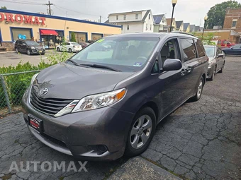 2014 Toyota Sienna LE 8-Passenger 119.3" WB
