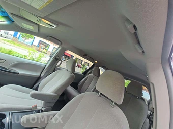 2014 Toyota Sienna LE 8-Passenger 119.3" WB - miniatura 11