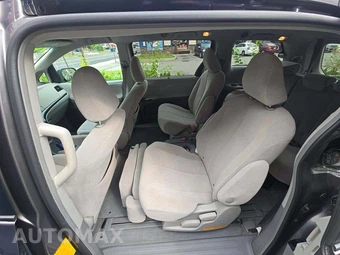 2014 Toyota Sienna LE 8-Passenger 119.3" WB - miniatura 13