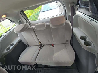 2014 Toyota Sienna LE 8-Passenger 119.3" WB - miniatura 14