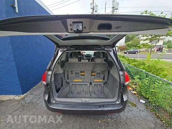 2014 Toyota Sienna LE 8-Passenger 119.3" WB - miniatura 15