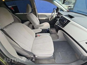2014 Toyota Sienna LE 8-Passenger 119.3" WB - miniatura 19
