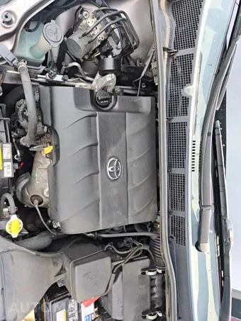 2014 Toyota Sienna LE 8-Passenger 119.3" WB - miniatura 26