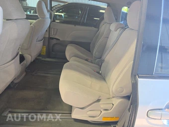 2014 Toyota Sienna LE 8-Passenger 119.3" WB - miniatura 13