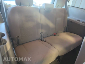 2014 Toyota Sienna LE 8-Passenger 119.3" WB - miniatura 14